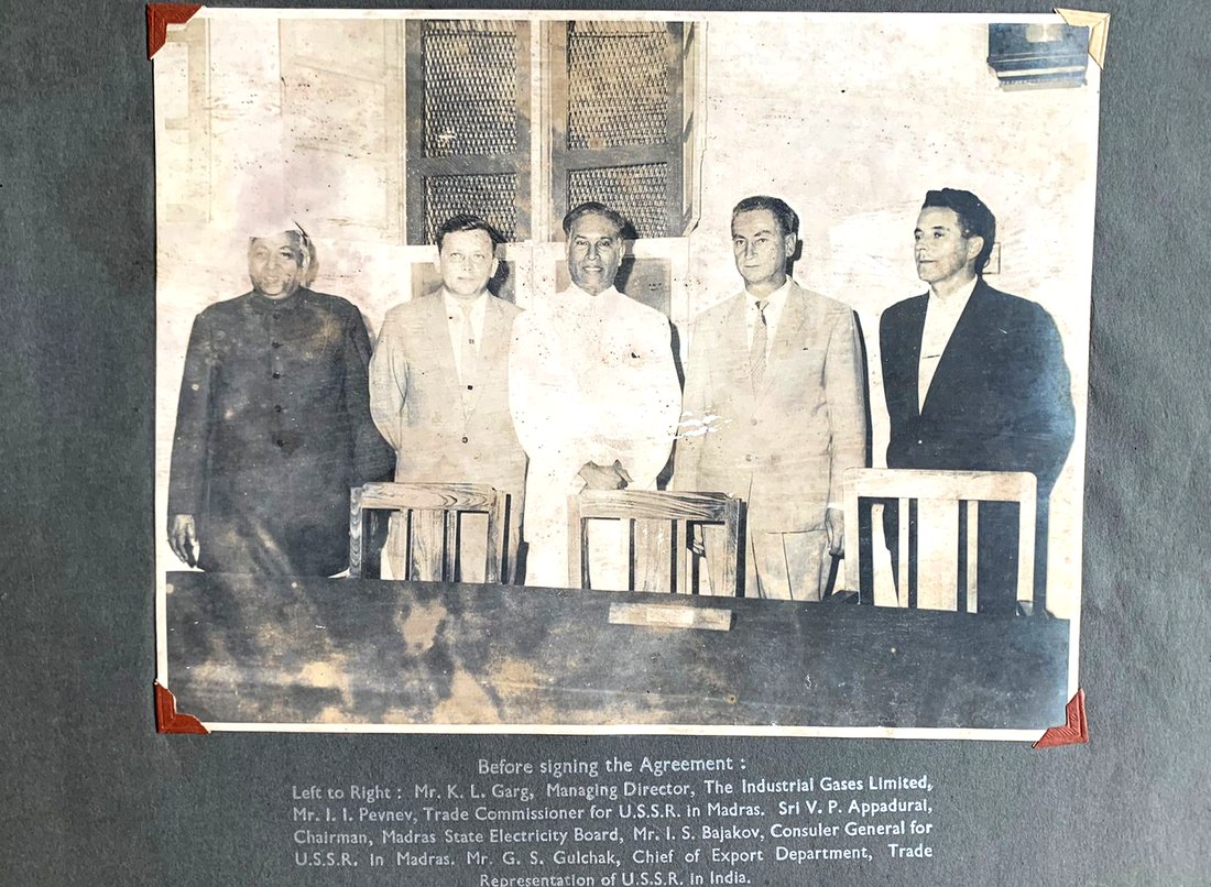 Before signing the agreement with the Trade Representation of the USSR in India — K. L. Garg (second from left), Managing Director of The Industrial Gases Limited, with the Soviet Trade Commissioner and Consular General in Madras and the Chairman of the Madras State Electricity Board.
